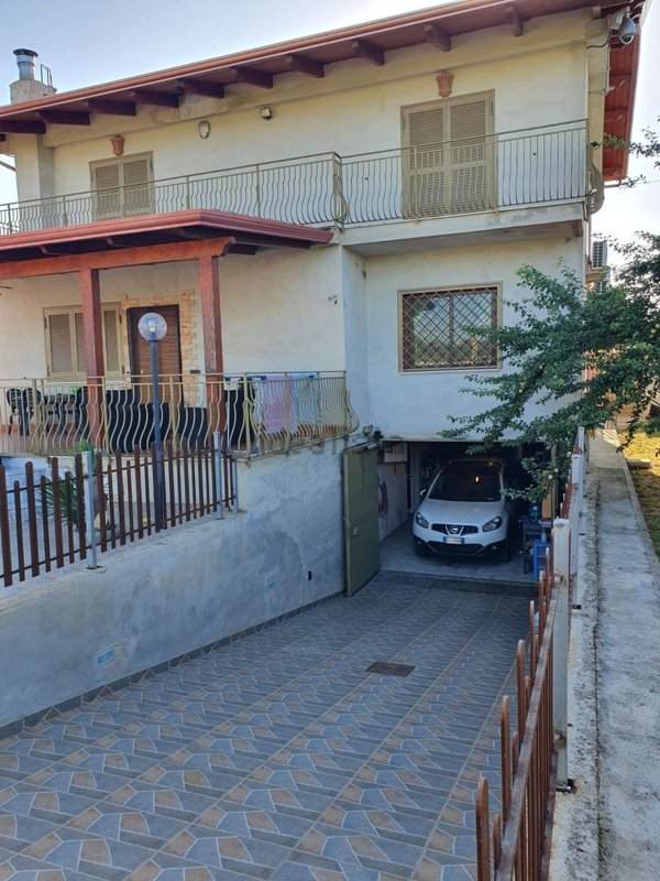 casa indipendente in vendita a Giugliano in Campania in zona Licola