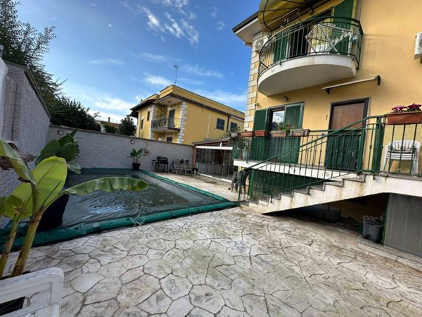 casa indipendente in vendita a Giugliano in Campania in zona Lago Patria