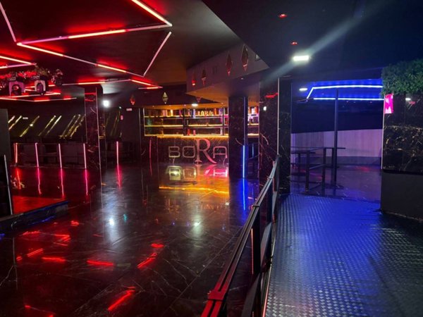 negozio in vendita a Giugliano in Campania in zona Lago Patria