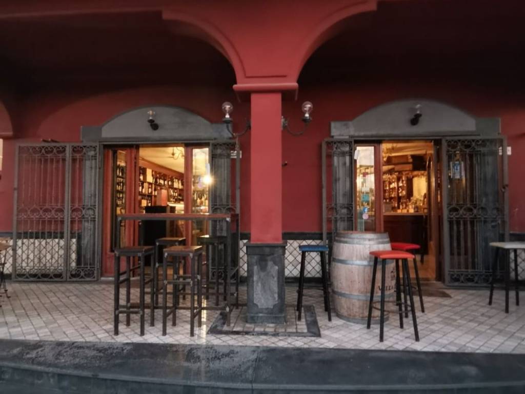 negozio in vendita a Giugliano in Campania in zona Licola