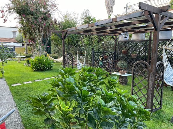 casa indipendente in vendita a Giugliano in Campania in zona Lago Patria