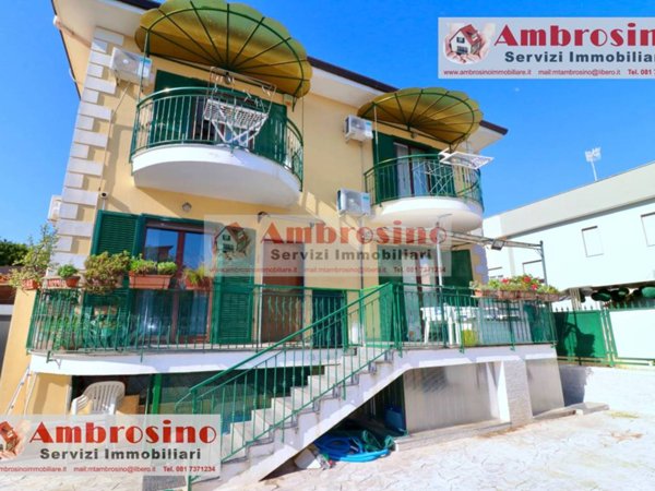 casa indipendente in vendita a Giugliano in Campania in zona Lago Patria
