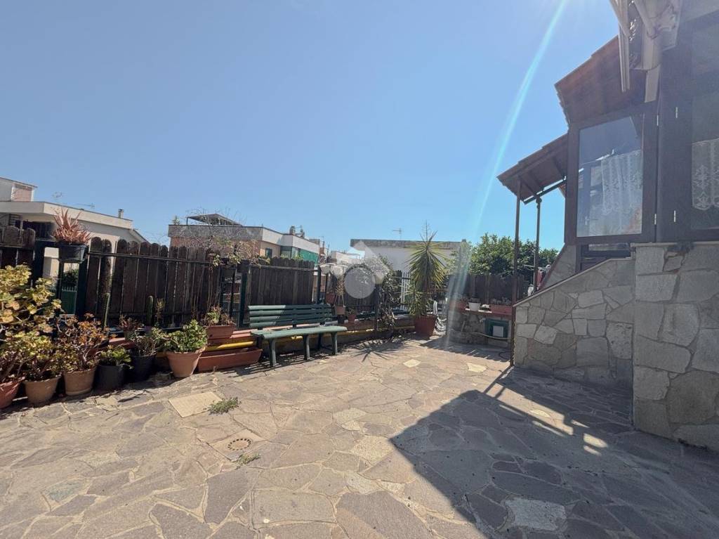 casa indipendente in vendita a Giugliano in Campania in zona Varcaturo