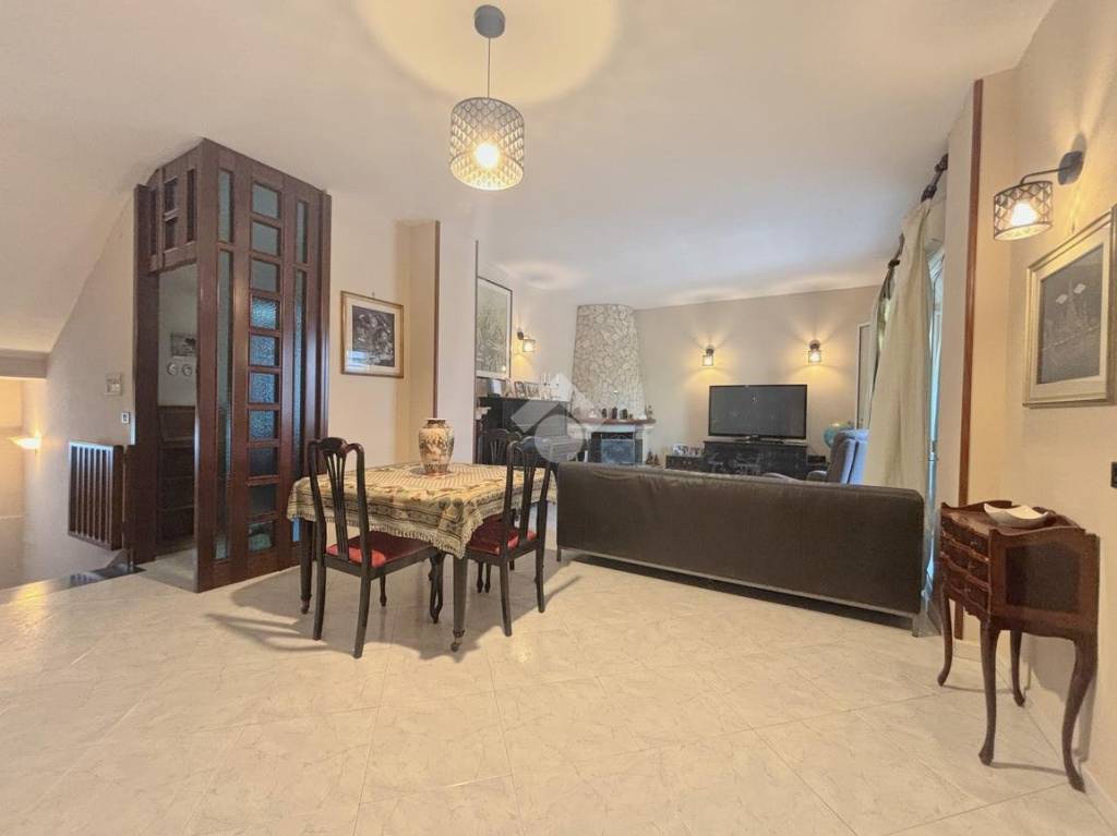 casa indipendente in vendita a Giugliano in Campania in zona Varcaturo