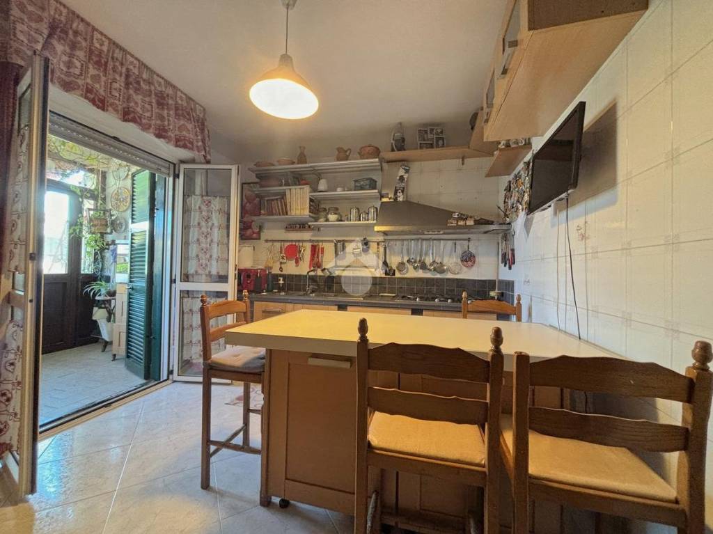 casa indipendente in vendita a Giugliano in Campania in zona Varcaturo