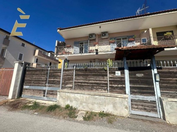 casa indipendente in vendita a Giugliano in Campania in zona Varcaturo