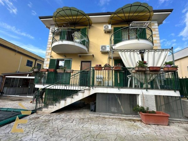 casa indipendente in vendita a Giugliano in Campania in zona Lago Patria