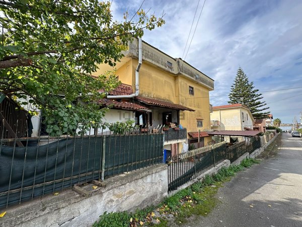 casa indipendente in vendita a Giugliano in Campania in zona Lago Patria