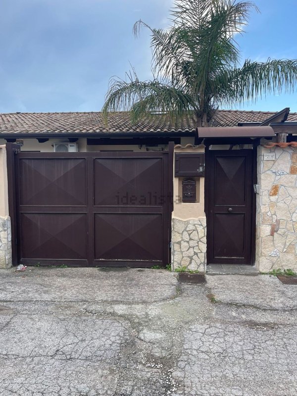 quadrivano in vendita a Giugliano in Campania in zona Licola