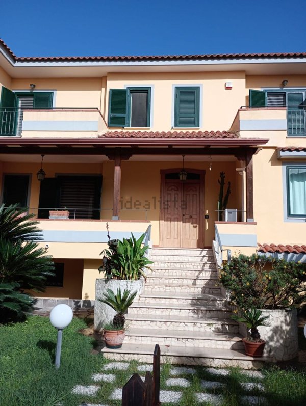casa indipendente in vendita a Giugliano in Campania in zona Lago Patria