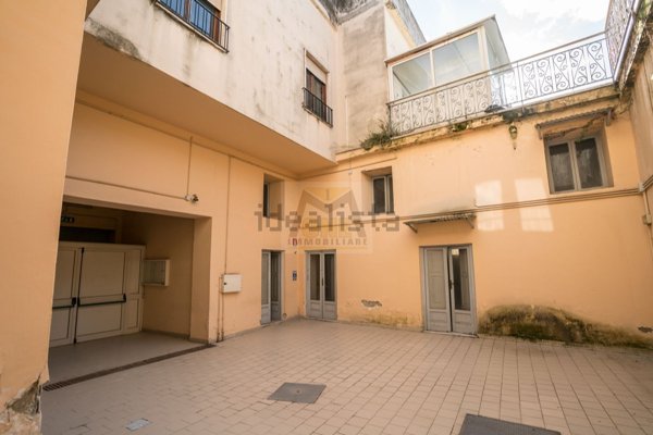 locale commerciale in vendita a Giugliano in Campania