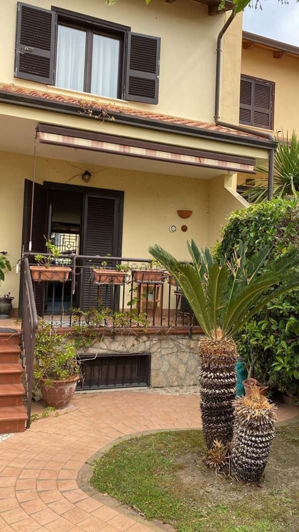 appartamento in vendita a Giugliano in Campania in zona Licola