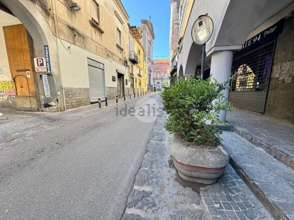 locale commerciale in vendita a Giugliano in Campania