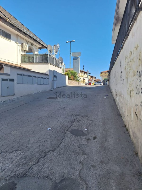 locale commerciale in vendita a Giugliano in Campania in zona Varcaturo