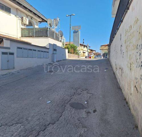 negozio in vendita a Giugliano in Campania in zona Varcaturo