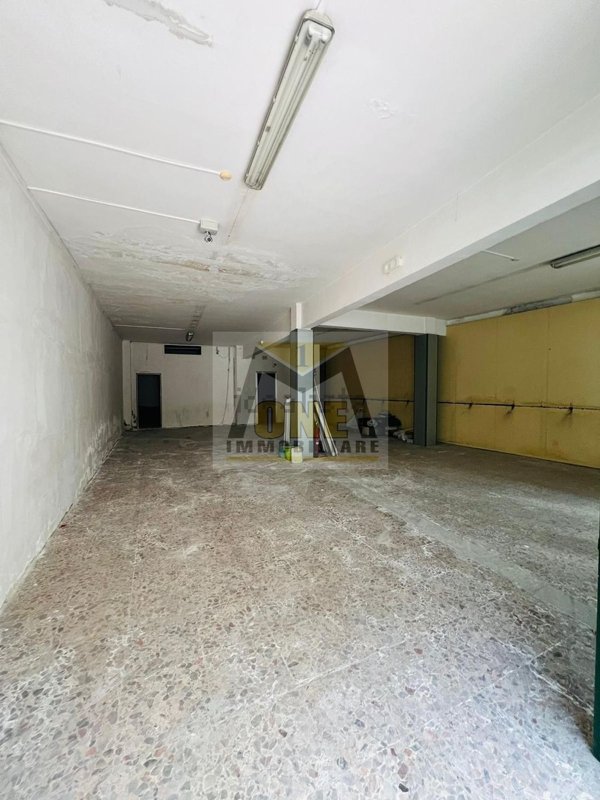 locale commerciale in vendita a Giugliano in Campania