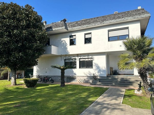 casa indipendente in vendita a Giugliano in Campania in zona Lago Patria