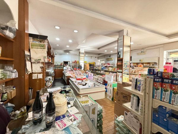 locale commerciale in vendita a Giugliano in Campania