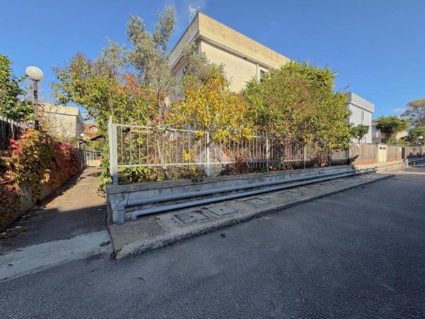 casa indipendente in vendita a Giugliano in Campania in zona Varcaturo