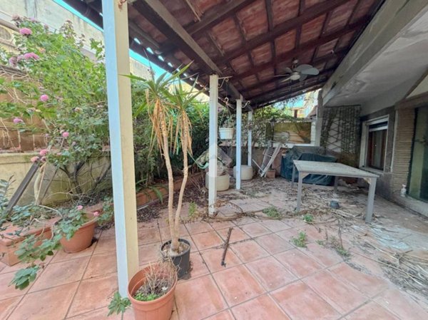 casa indipendente in vendita a Giugliano in Campania in zona Varcaturo