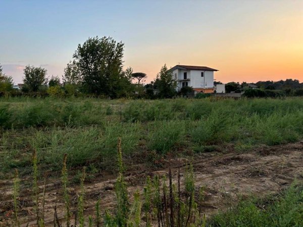 terreno agricolo in vendita a Giugliano in Campania in zona Varcaturo