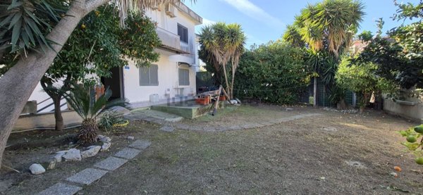 casa indipendente in vendita a Giugliano in Campania in zona Licola