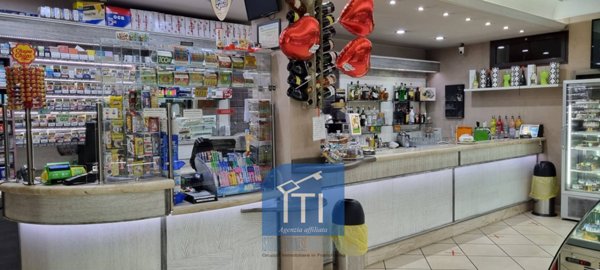 negozio in vendita a Giugliano in Campania