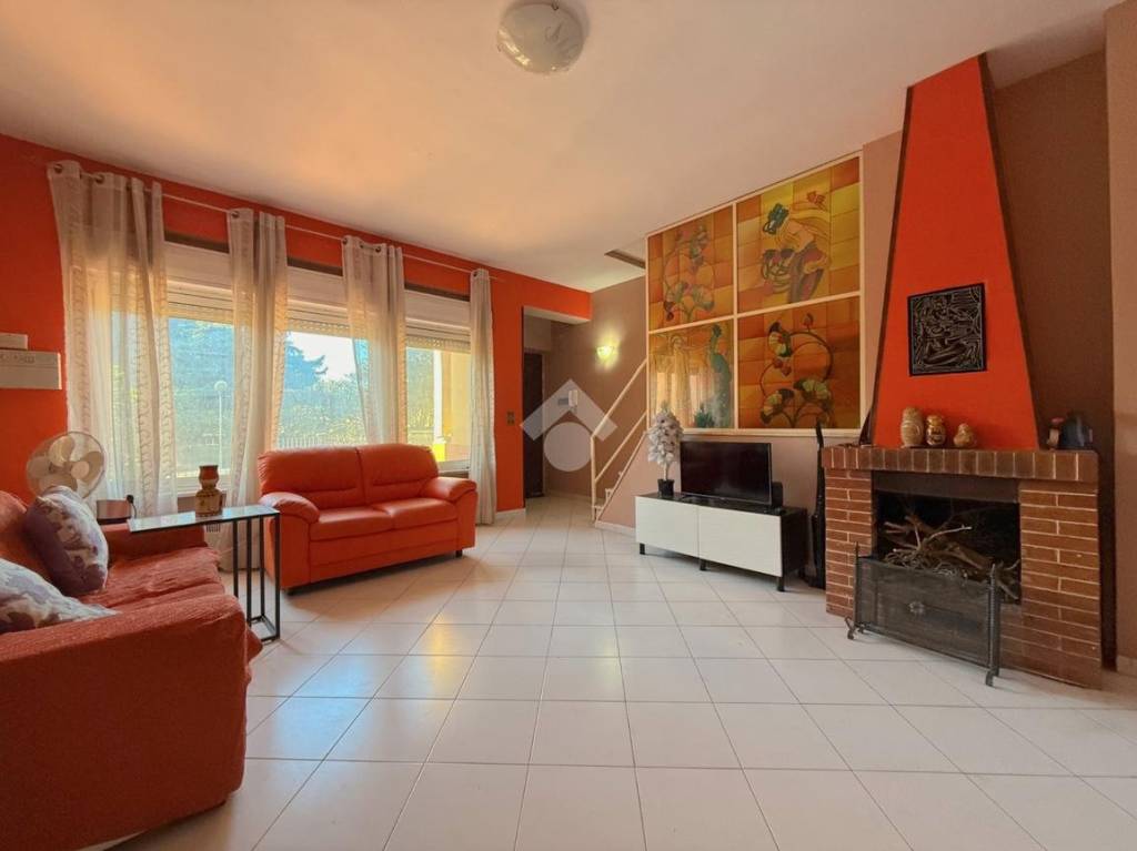 casa indipendente in vendita a Giugliano in Campania in zona Varcaturo