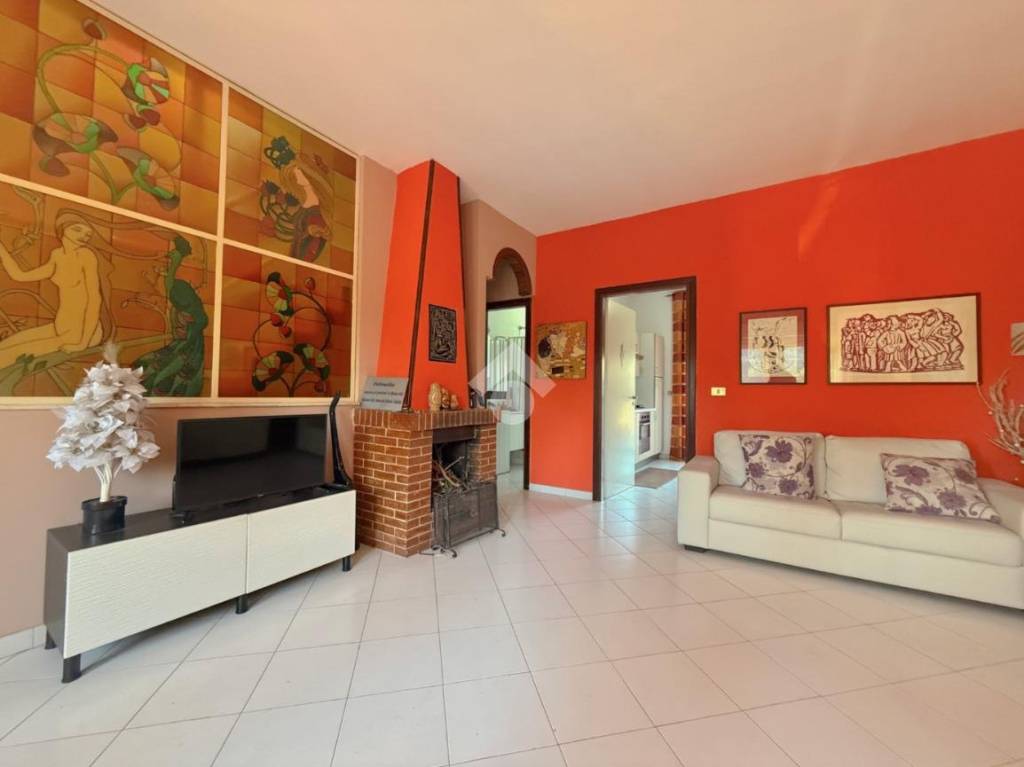 casa indipendente in vendita a Giugliano in Campania in zona Varcaturo