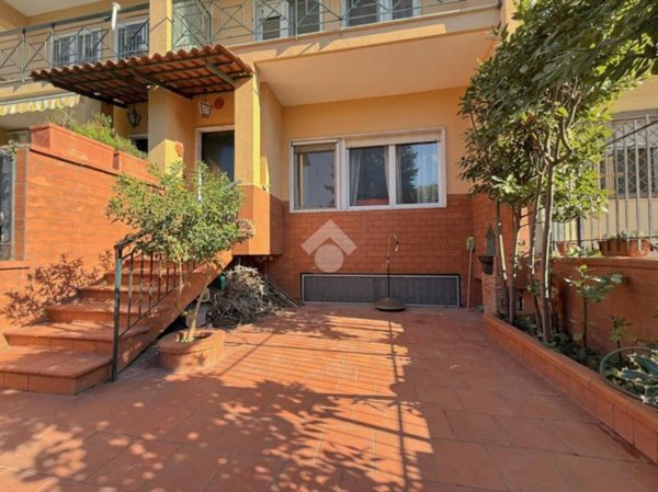 casa indipendente in vendita a Giugliano in Campania in zona Varcaturo