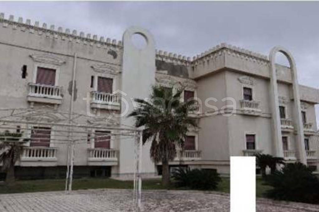 negozio in vendita a Giugliano in Campania in zona Licola