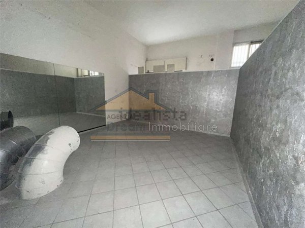 locale commerciale in vendita a Giugliano in Campania