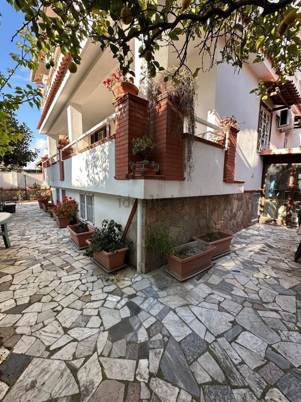 casa indipendente in vendita a Giugliano in Campania in zona Varcaturo