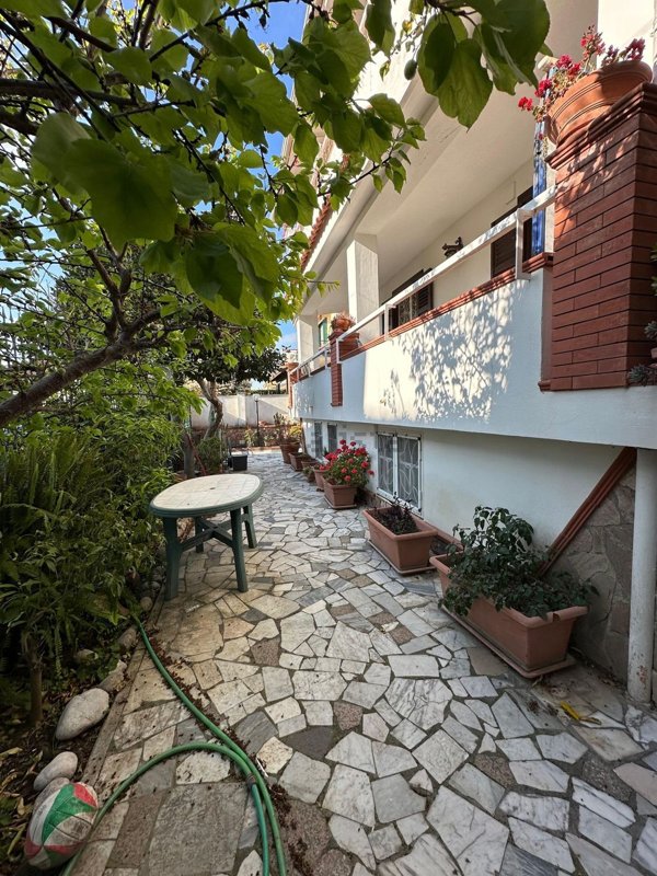 casa indipendente in vendita a Giugliano in Campania in zona Varcaturo