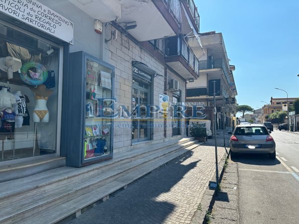 locale commerciale in vendita a Giugliano in Campania