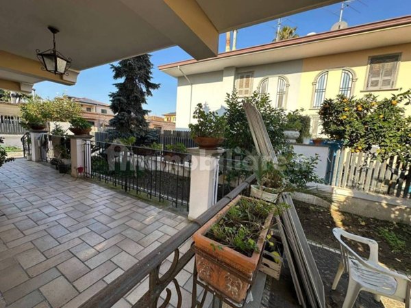 casa indipendente in vendita a Giugliano in Campania in zona Lago Patria