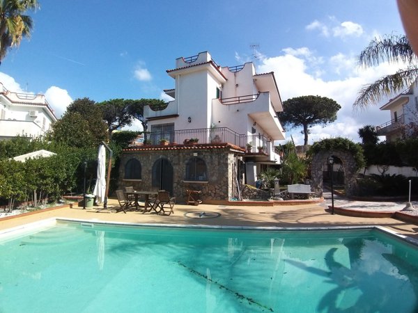 casa semindipendente in vendita a Giugliano in Campania