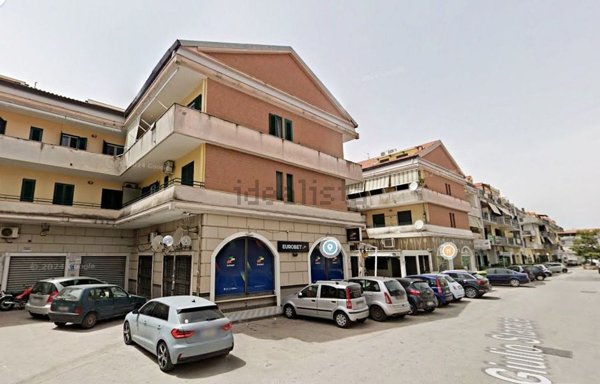 locale commerciale in vendita a Giugliano in Campania
