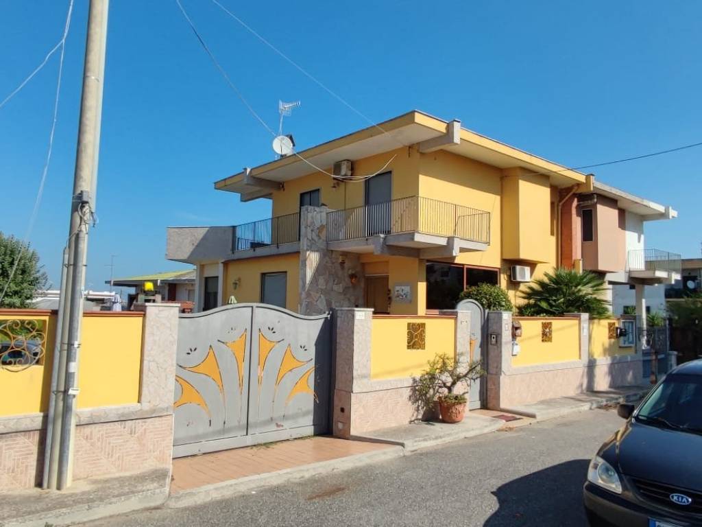casa indipendente in vendita a Giugliano in Campania in zona Lago Patria