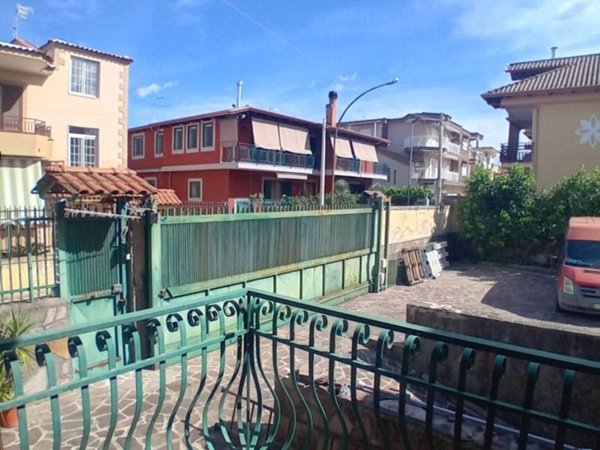 casa indipendente in vendita a Giugliano in Campania