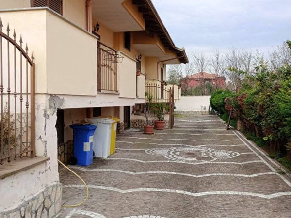 casa indipendente in vendita a Giugliano in Campania in zona Varcaturo