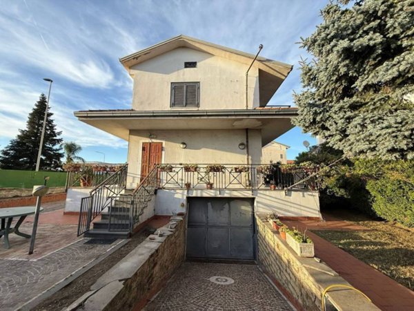 casa indipendente in vendita a Giugliano in Campania in zona Licola