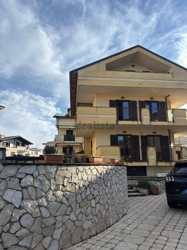 casa indipendente in vendita a Giugliano in Campania in zona Lago Patria