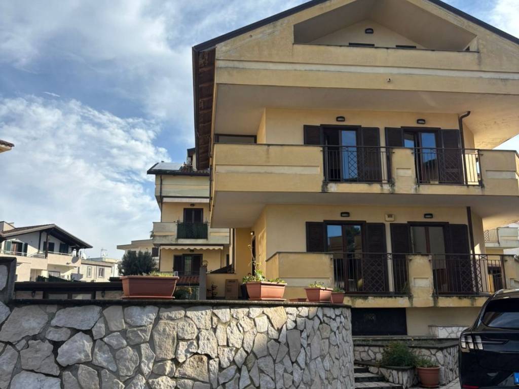 casa indipendente in vendita a Giugliano in Campania in zona Lago Patria