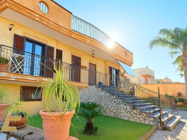 casa indipendente in vendita a Giugliano in Campania in zona Licola