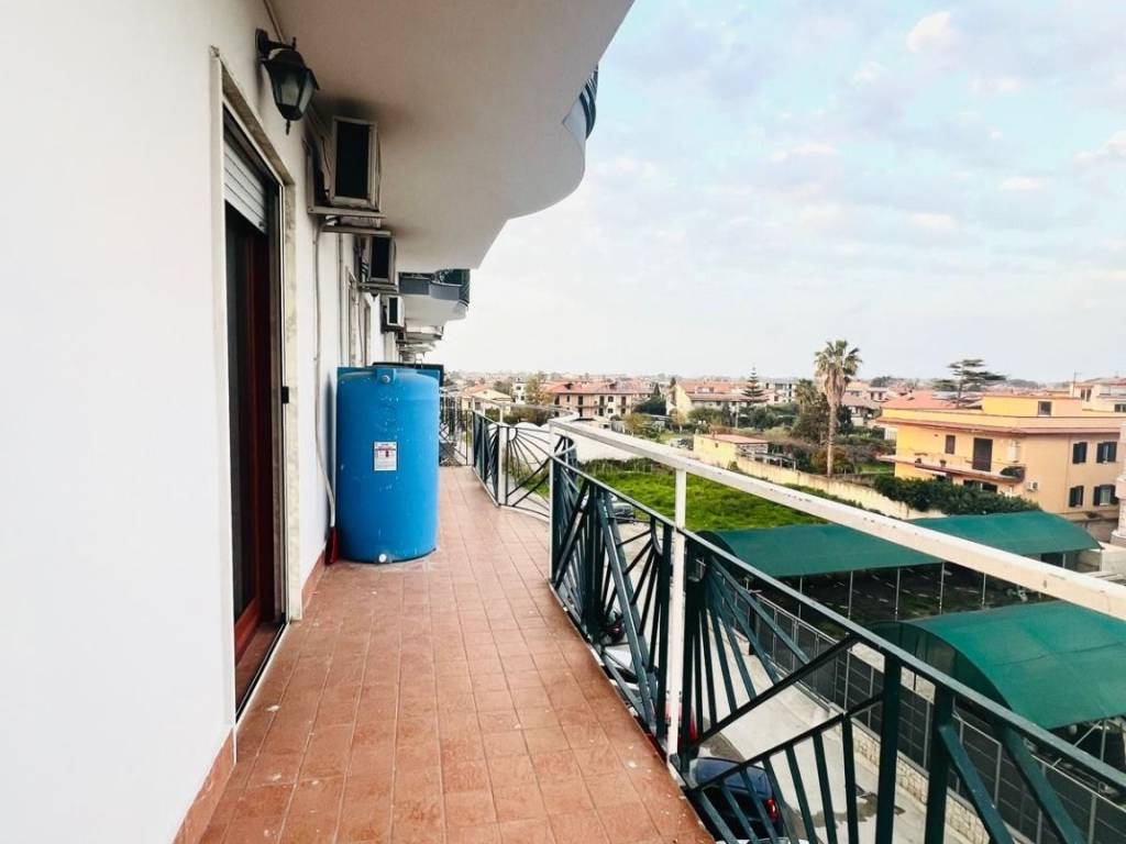 appartamento in vendita a Giugliano in Campania in zona Varcaturo
