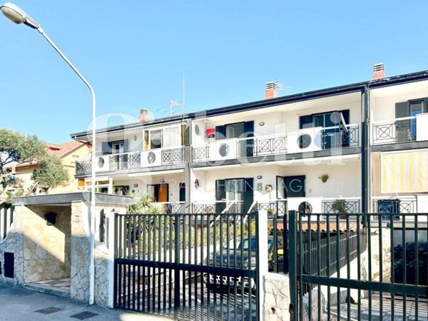 casa indipendente in vendita a Giugliano in Campania in zona Lago Patria
