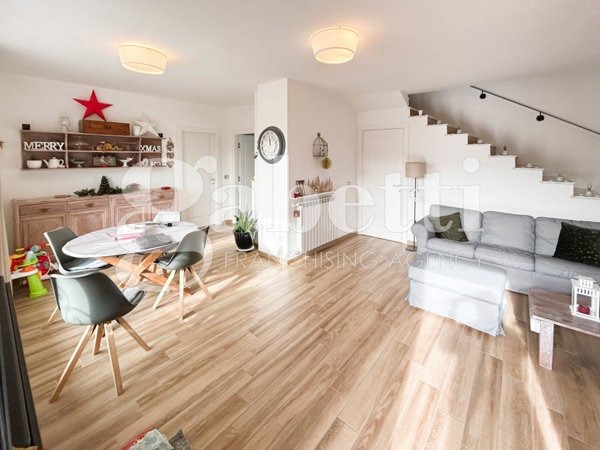 casa indipendente in vendita a Giugliano in Campania in zona Varcaturo