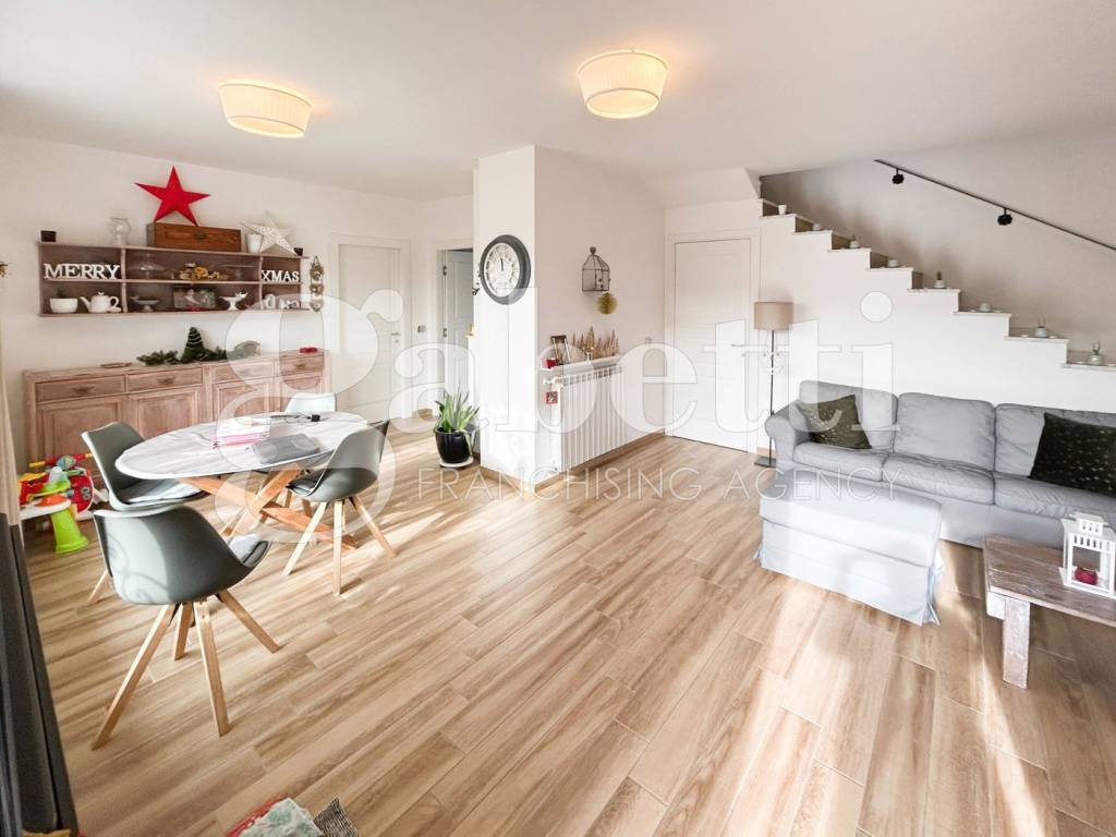 casa indipendente in vendita a Giugliano in Campania in zona Varcaturo