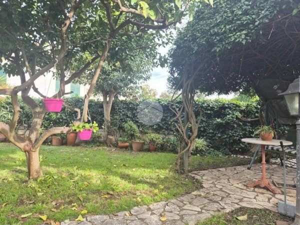 casa indipendente in vendita a Giugliano in Campania in zona Licola